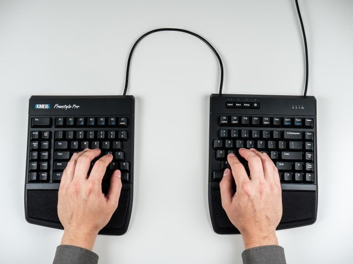 https://kinesis-ergo.mom/wp-content/uploads/kb900AC906-hands.jpg